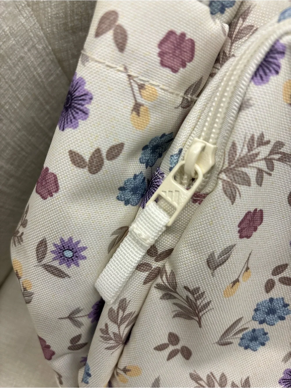Adidas LINEAGE BACKPACK In Bloom Floral Warm Vanilla - Picture 8 of 14